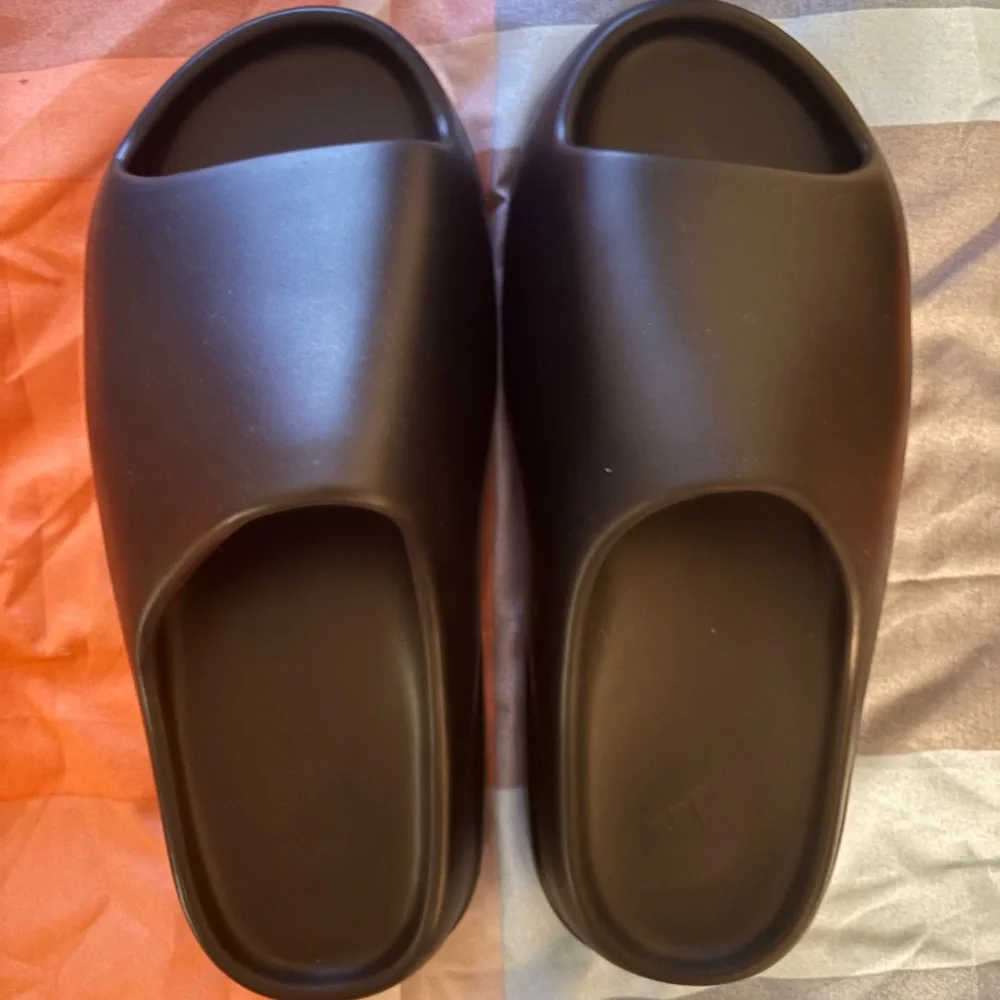 Adidas Black Yeezy Slides (Size 12)
